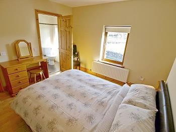 Familienzimmer mit eigenem Badezimmer im Obergeschoss