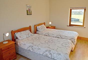 Twin bedroom, downstairs